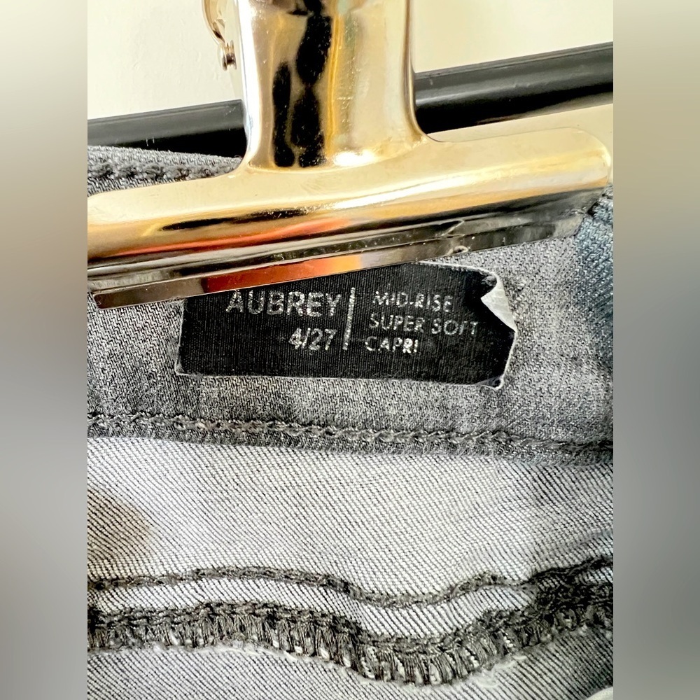 Buffalo Women’s Grey Jeans. Size 4/27. - Picture 4 of 5